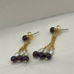 Avon Goldtone genuine freshwater, Pearl garnet Dangle Earrings with box